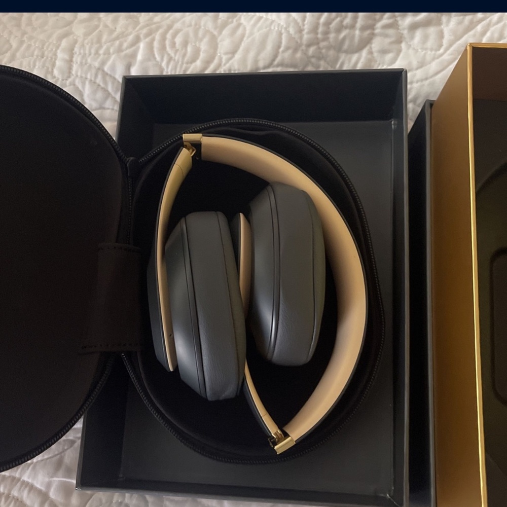 Dre Beats - Picture 3 of 5